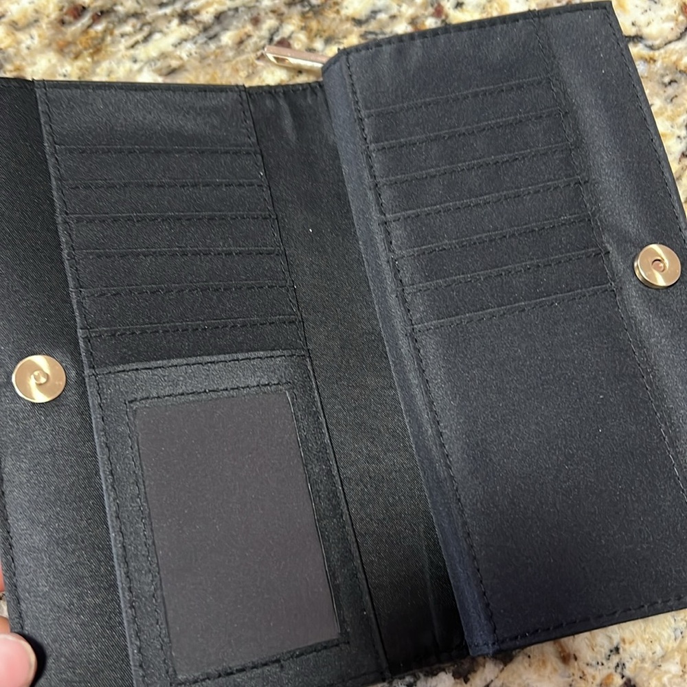 ❤️✔️Chic Black Leather Wallet with Gold Accent NWOT - Picture 3 of 8